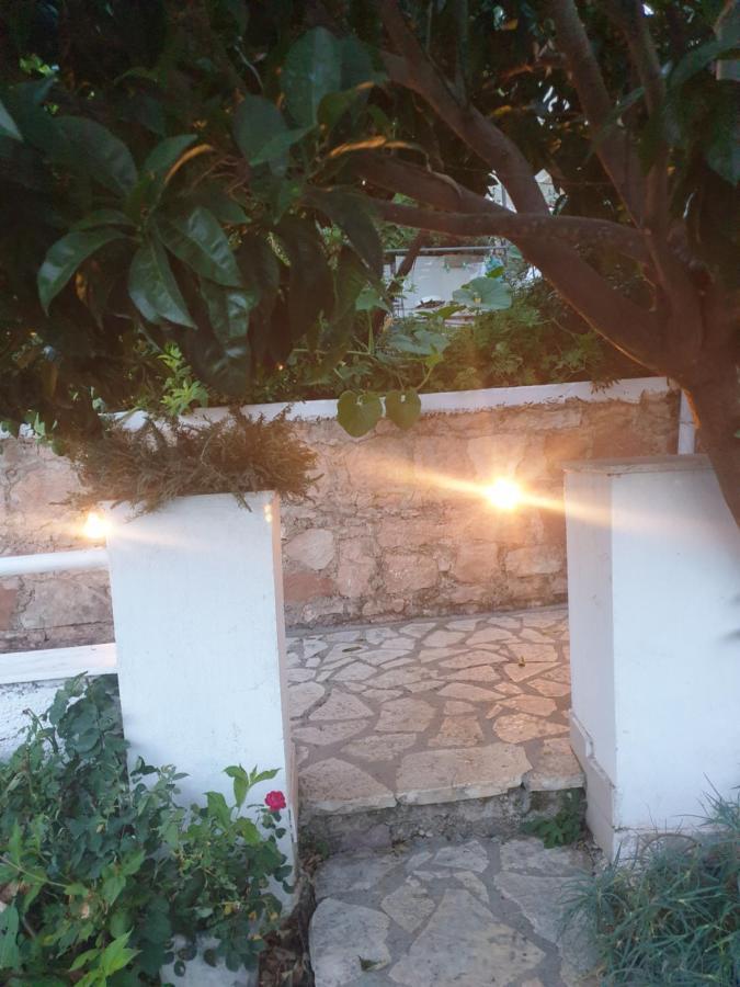 Rosemary House Guest House Саранде Екстериор снимка