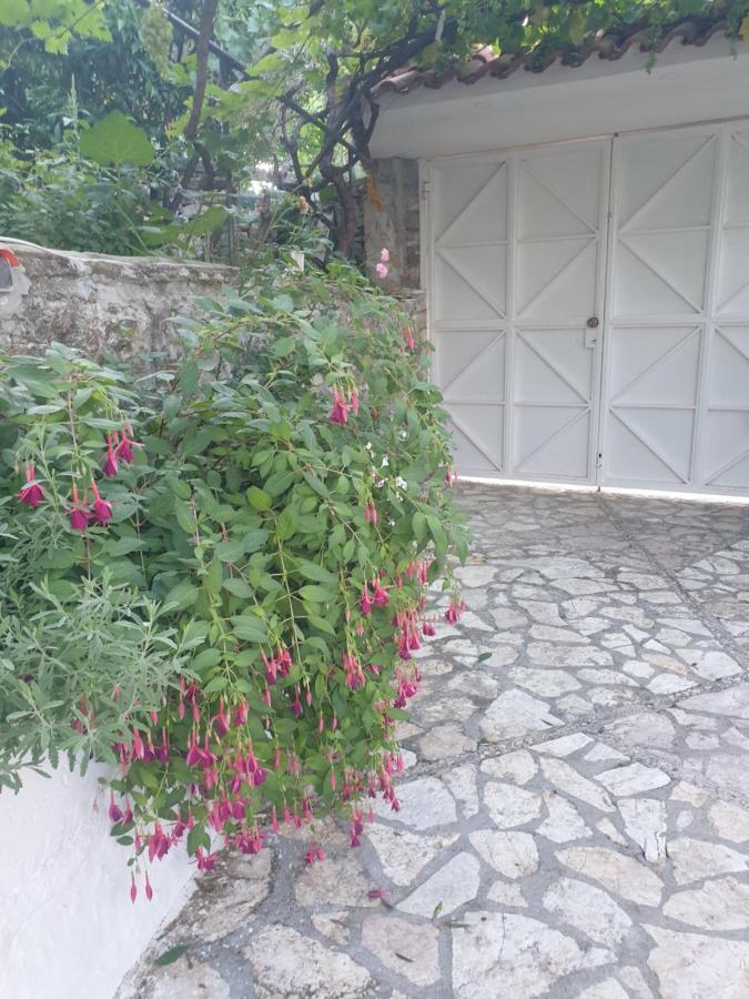 Rosemary House Guest House Саранде Екстериор снимка