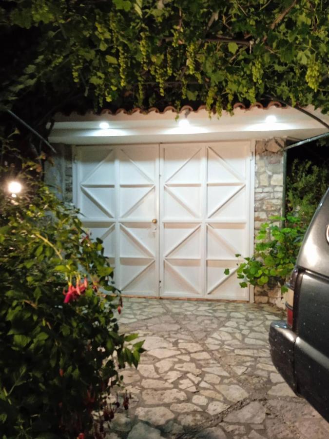 Rosemary House Guest House Саранде Екстериор снимка